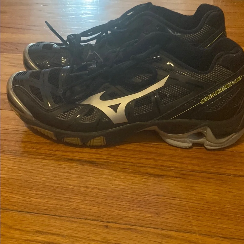 Mizuno Wave Lightning RX2 Black and Silver Athletic Shoes Woman 8 1/2 - Picture 3 of 6